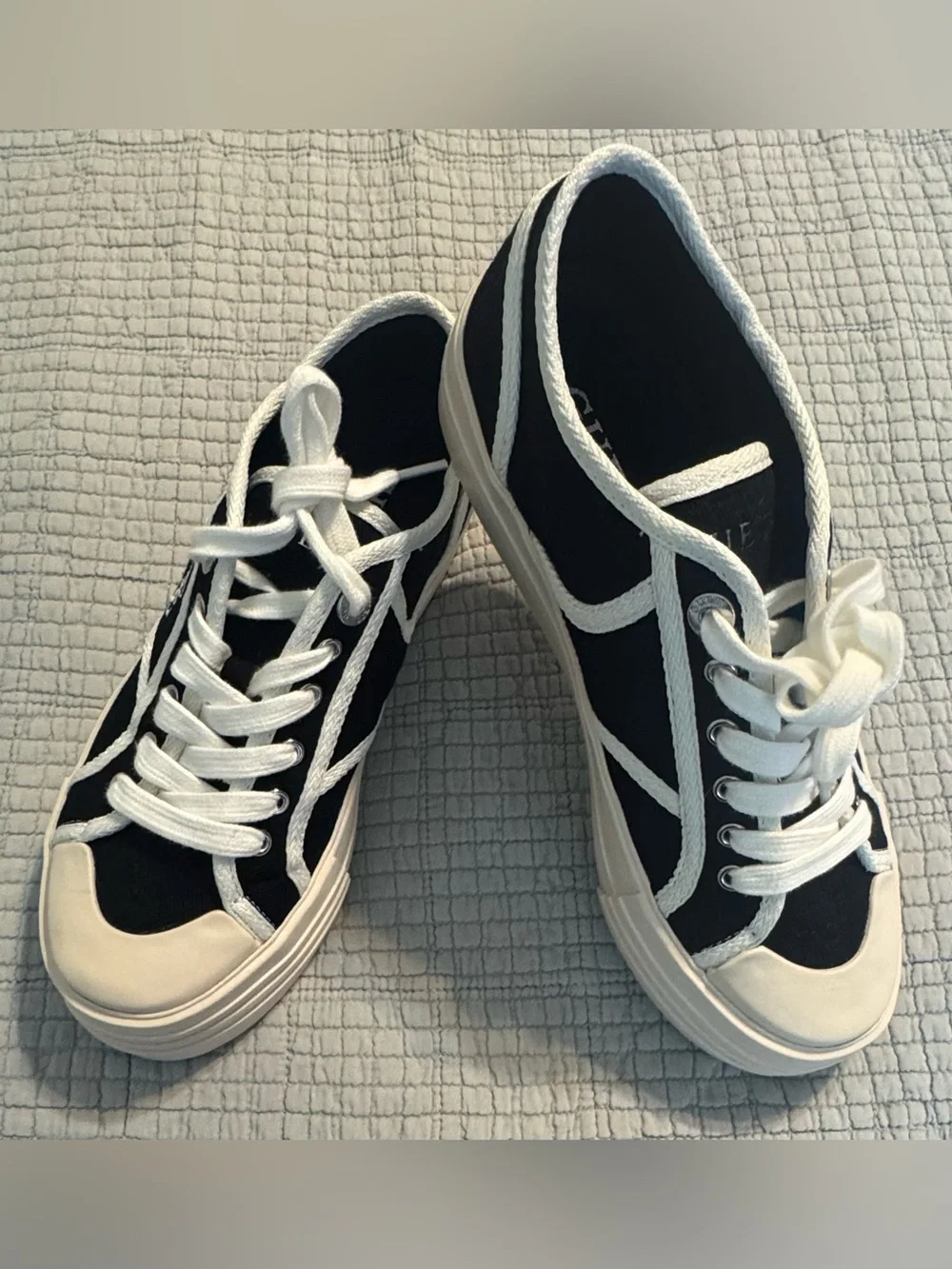 GUESS Women's Issah Branded Platform Lace-Up Sneakers NWOT